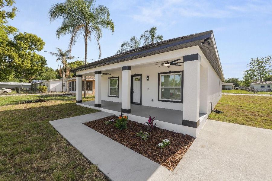 Exterior details and patio area of a home in , Lakeland (Image 19).
