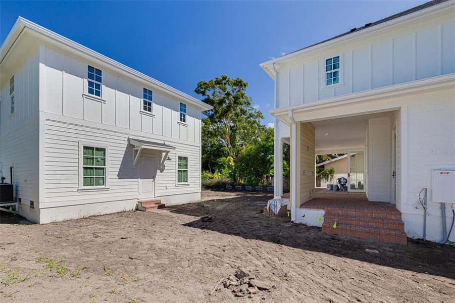 Exterior details and patio area of a home in , St. Petersburg (Image 2).