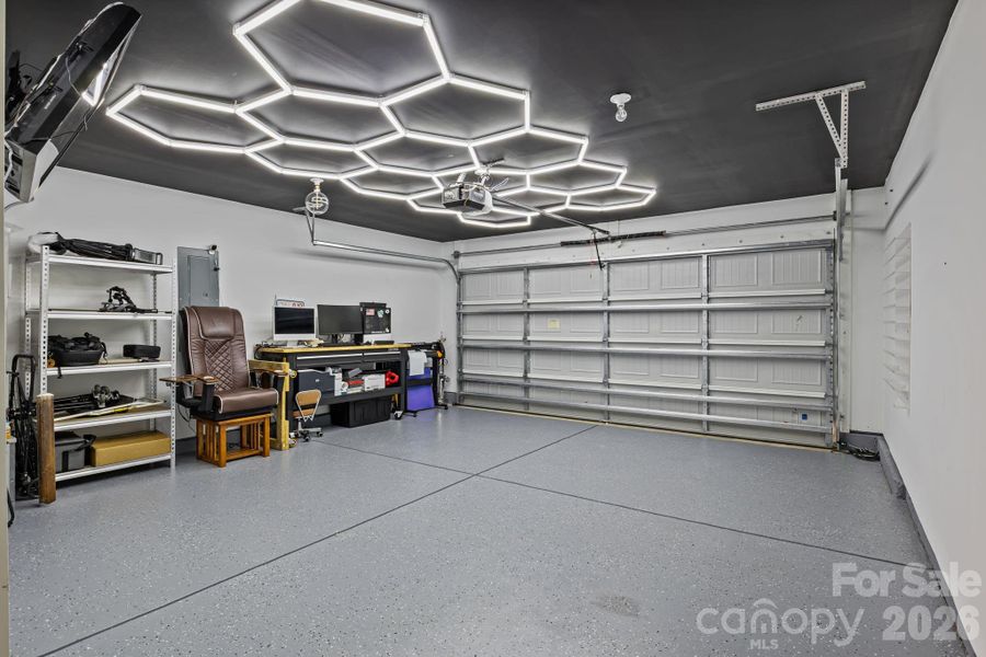 Spacious, unfurnished interior of a new home in Mills at Long Creek, Dallas (Image 18).