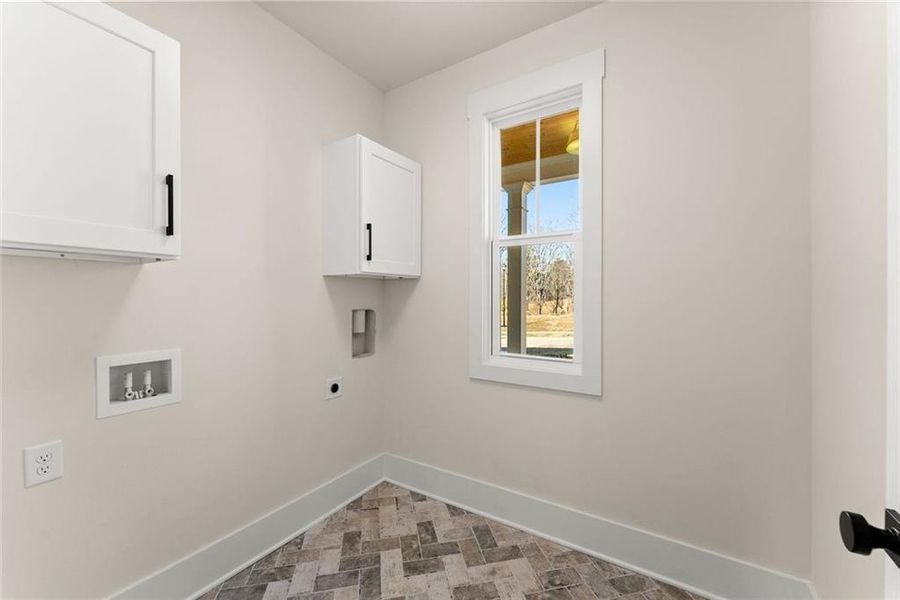 Spacious, unfurnished interior of a new home in , Gainesville (Image 21).