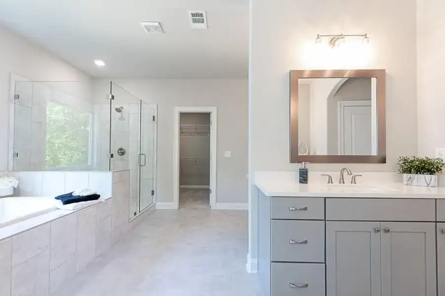 Furnished interior view inside a new home in Aberdeen, Hoschton (Image 50).