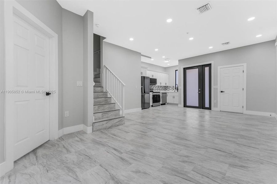 Spacious, unfurnished interior of a new home in , Miami (Image 80).