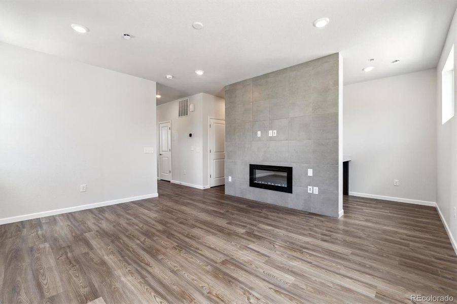 Spacious, unfurnished interior of a new home in Townhome Collection at Grand Vue at Interlocken, Broomfield (Image 13). Spacious, unfurnished interior of a new home in Townhome Collection at Grand Vue at Interlocken, Broomfield (Image 13).