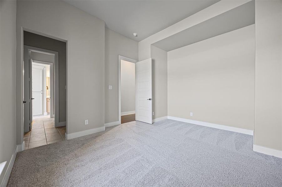 Spacious, unfurnished interior of a new home in Waterfall Ranch - 1 Acre Lots, Waxahachie (Image 22). Spacious, unfurnished interior of a new home in Waterfall Ranch - 1 Acre Lots, Waxahachie (Image 22).