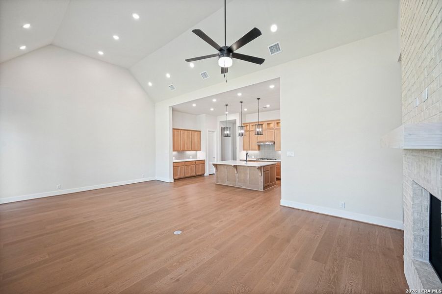 Spacious, unfurnished interior of a new home in Mont Blanc, Schertz (Image 15).