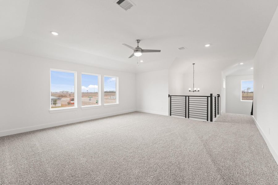 Spacious, unfurnished interior of a new home in Riverside Estates, Mont Belvieu (Image 13).