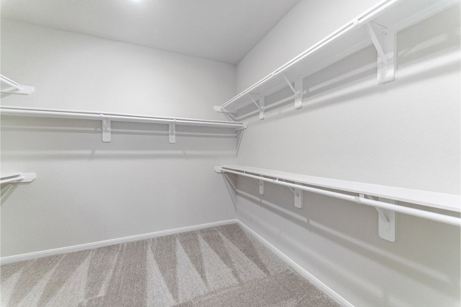 Spacious, unfurnished interior of a new home in Canterra Creek, Rosharon (Image 31).