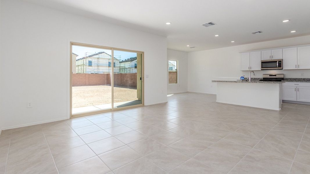 Spacious, unfurnished interior of a new home in Coronet at Gladden Farms, Marana (Image 9).