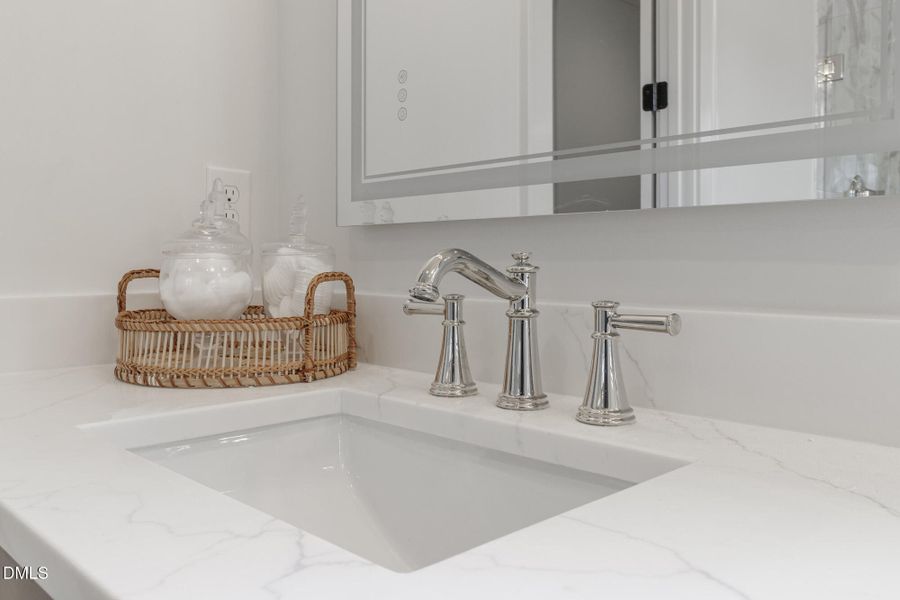 200_MEADOW_WALK_DR_INTERIOR_47 200_MEADOW_WALK_DR_INTERIOR_47