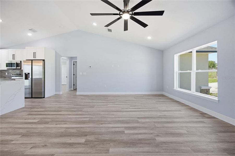 Spacious, unfurnished interior of a new home in , Ocala (Image 15).