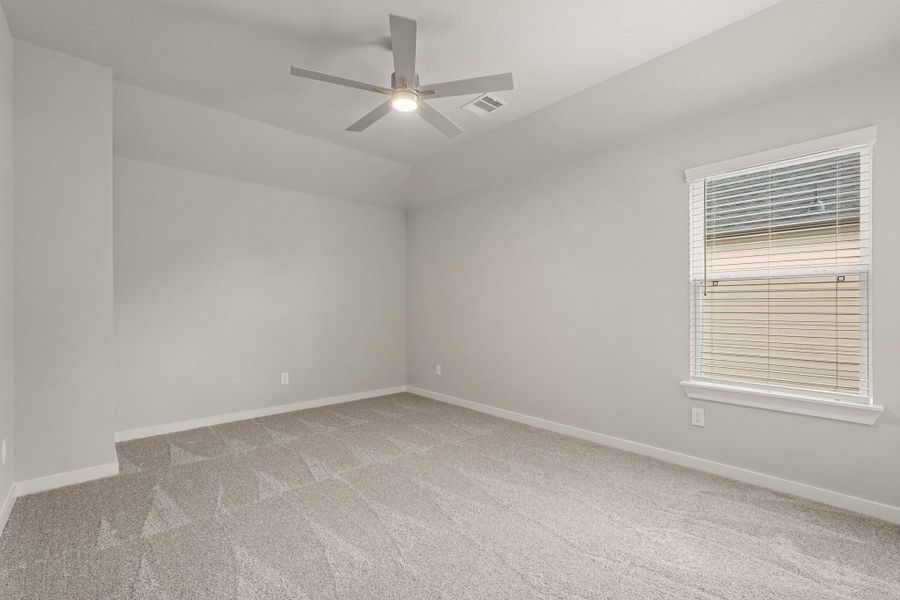 Spacious, unfurnished interior of a new home in Briarwood Crossing, Rosenberg (Image 28).