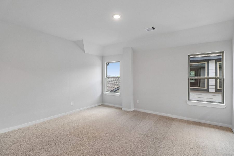 Spacious, unfurnished interior of a new home in Granger Pines, Conroe (Image 15).