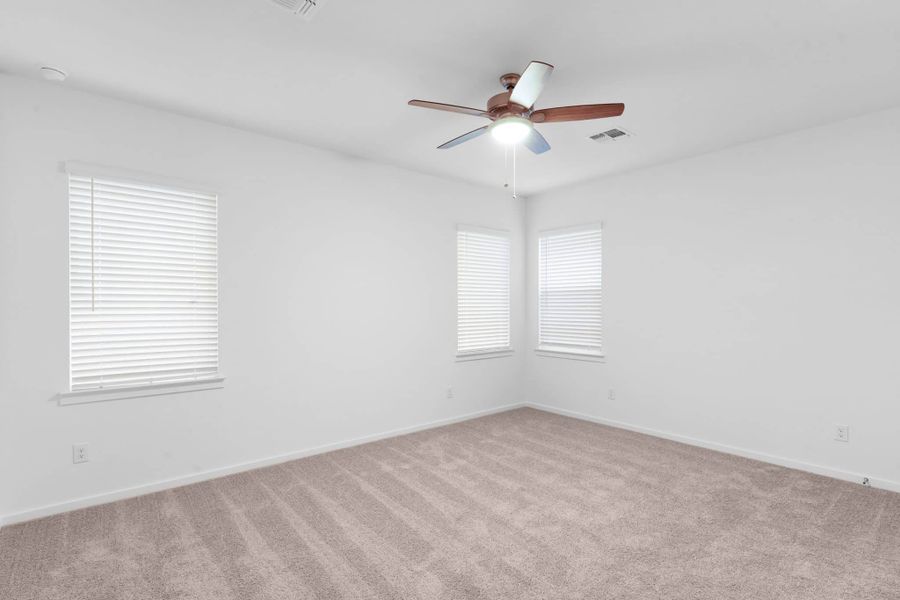 Spacious, unfurnished interior of a new home in Briarwood, Elgin (Image 17).