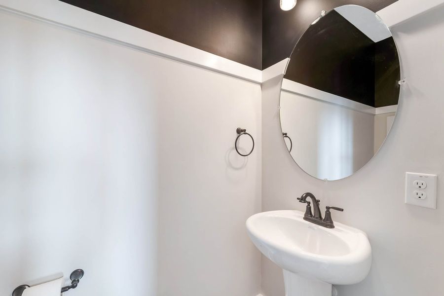 Representative interior finishes for a home built from the Rio Grande by CastleRock Communities in Lone Oak, San Antonio (Image 21).