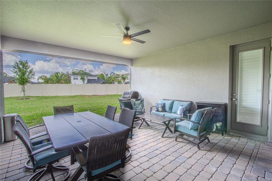 Exterior details and patio area of a home in Francisco Park, Oviedo (Image 27).