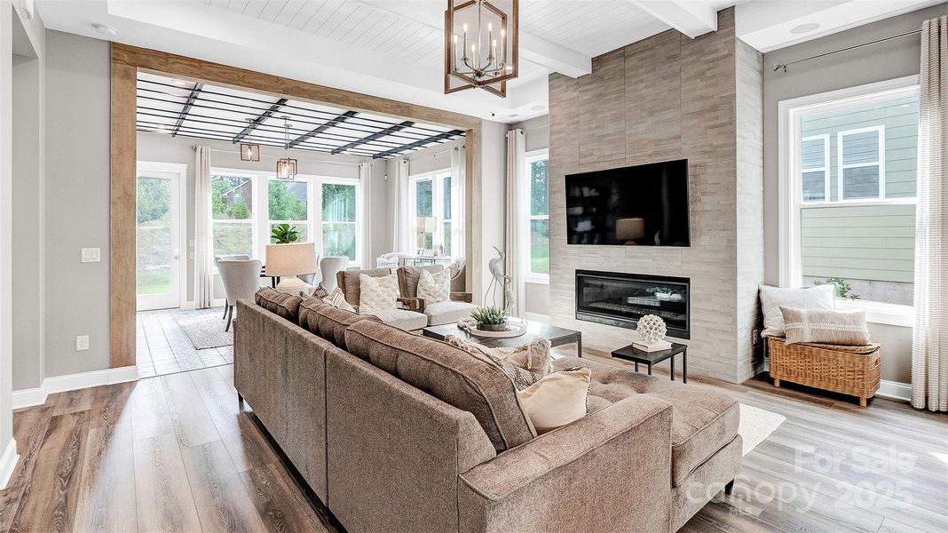 Model photo used for reference