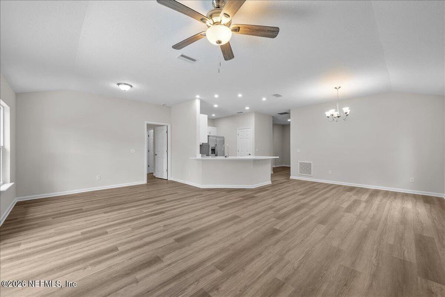 Spacious, unfurnished interior of a new home in , Palatka (Image 14).