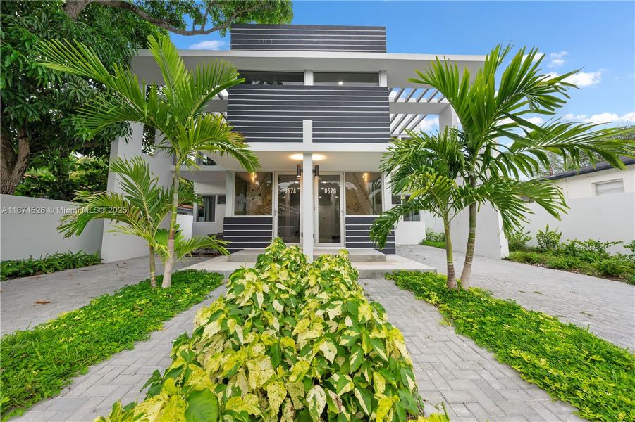 Exterior details and patio area of a home in , Miami (Image 32).