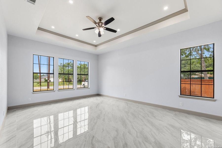 Spacious, unfurnished interior of a new home in , Selma (Image 28).