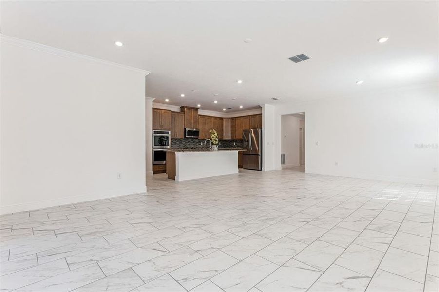 Spacious, unfurnished interior of a new home in Villa Pass, Mascotte (Image 29). Spacious, unfurnished interior of a new home in Villa Pass, Mascotte (Image 29).