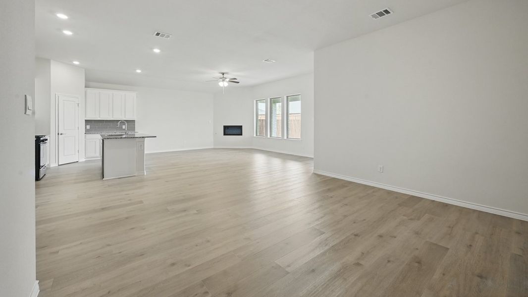 Representative unfurnished interior of a home built from the Echelon by D.R. Horton in The Woods at Lindsey Place, Anna (Image 10). Representative unfurnished interior of a home built from the Echelon by D.R. Horton in The Woods at Lindsey Place, Anna (Image 10).