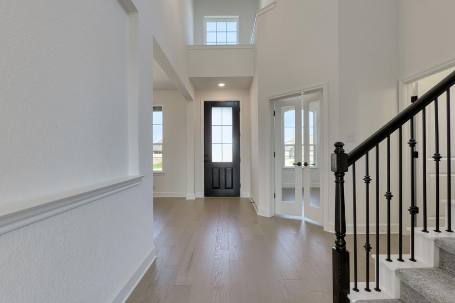Representative unfurnished interior of a home built from the Nathaniel by Ashton Woods in Megan's Landing 70's, Castroville (Image 19).