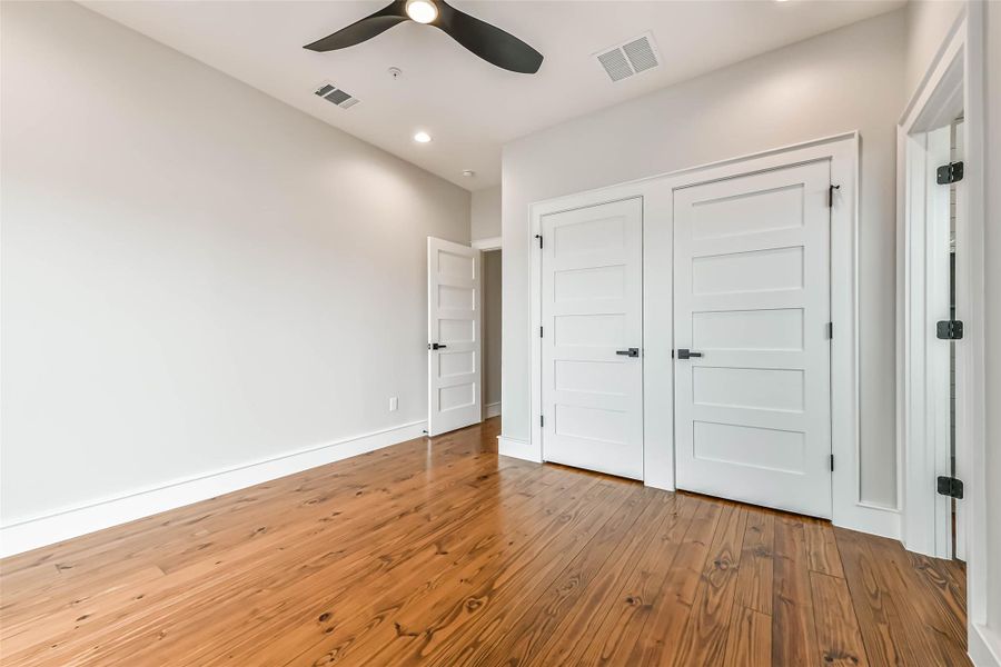 Spacious, unfurnished interior of a new home in , Galveston (Image 26).