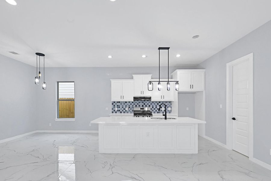 Kitchen and Breakfast area combo