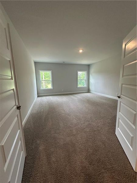 Spacious, unfurnished interior of a new home in Mirror Lake at South Harbour, Villa Rica (Image 10).