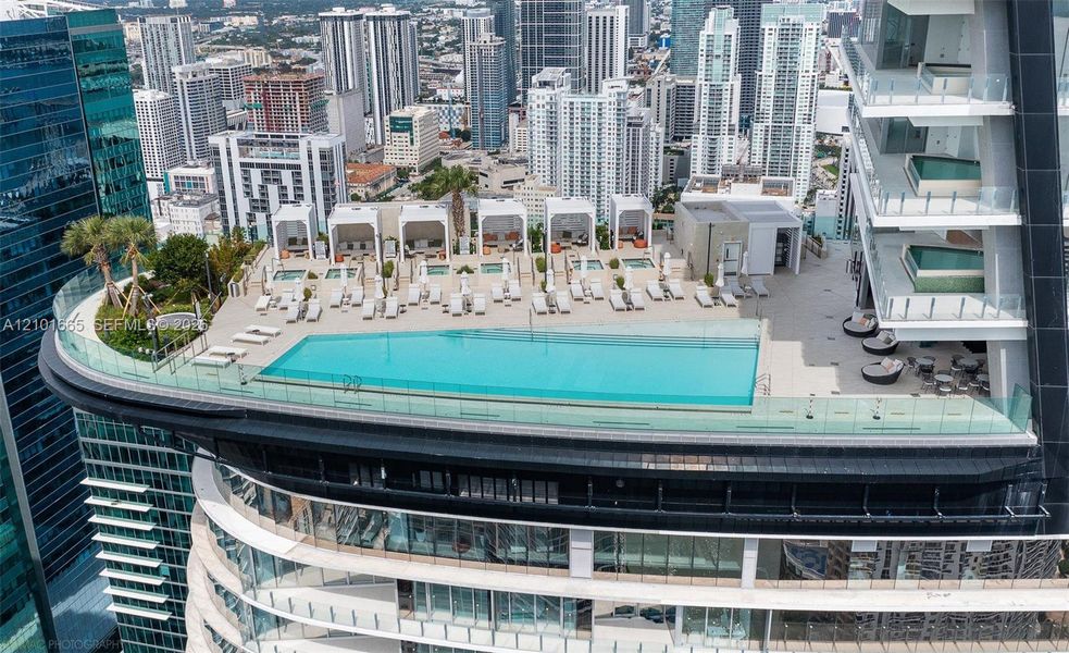 Condo located in Miami, FL showcasing its design and architecture (Image 23).