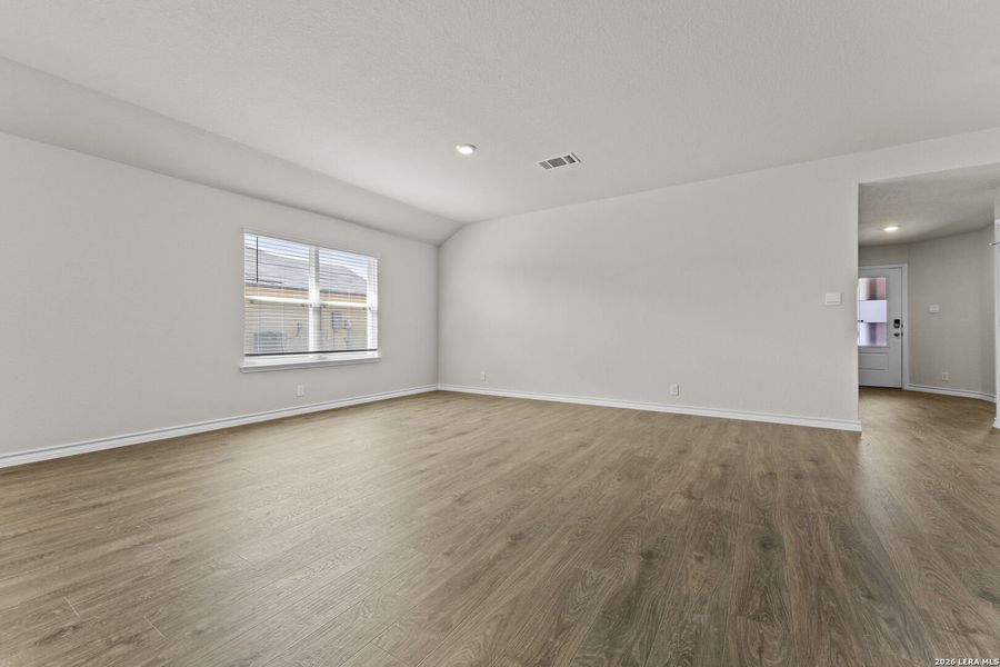 Spacious, unfurnished interior of a new home in Steele Creek, Cibolo (Image 26).