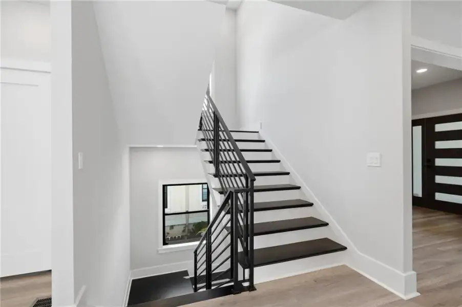 Spacious, unfurnished interior of a new home in , Roswell (Image 58).