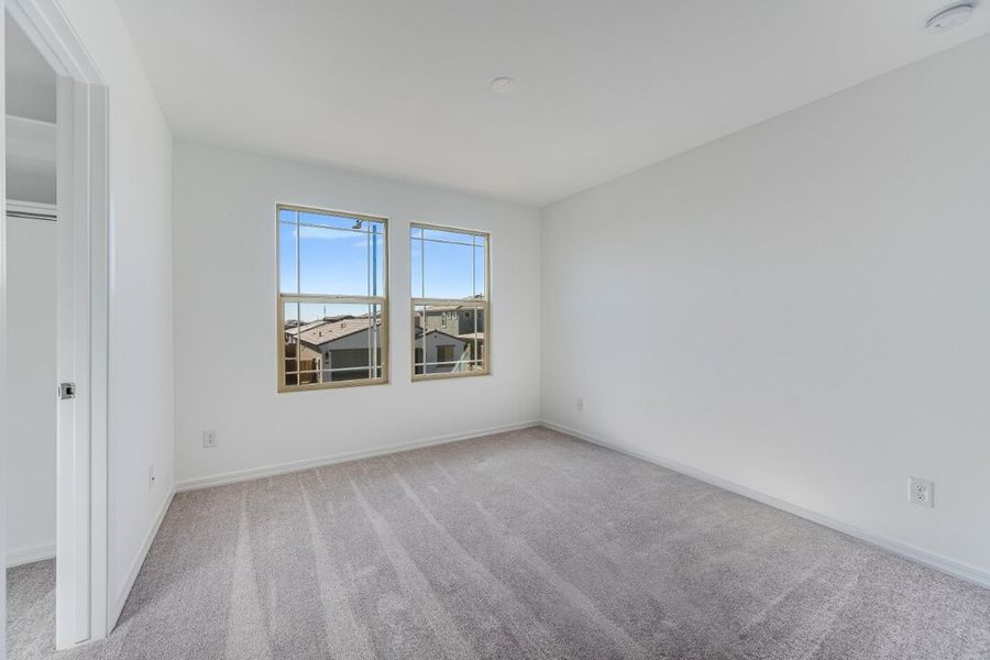Spacious, unfurnished interior of a new home in Allen Ranches, Litchfield Park (Image 18).
