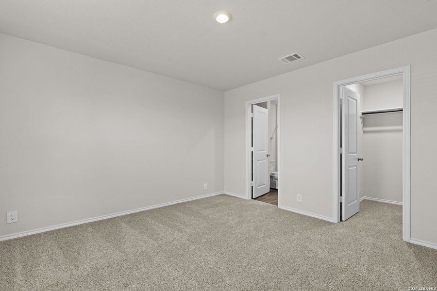 Spacious, unfurnished interior of a new home in Redbird Ranch, San Antonio (Image 20).