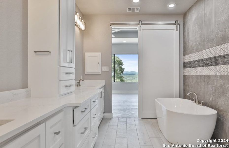 Furnished interior view inside a new home in , Bandera (Image 8).