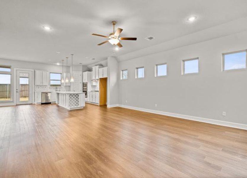 Spacious, unfurnished interior of a new home in The Enclave at Potranco Oaks, San Antonio (Image 8).