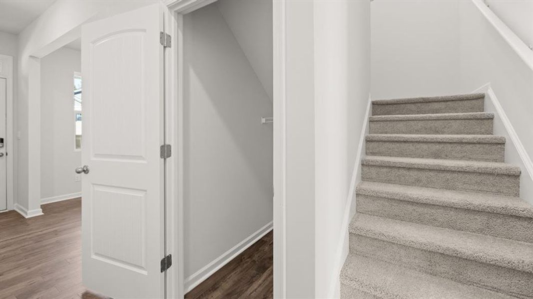 Spacious, unfurnished interior of a new home in Oaks at Cedar Grove, Fairburn (Image 33).