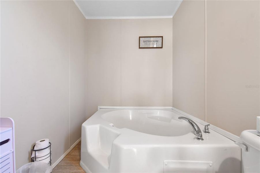 Close-up of interior finishes inside a home in , Ona (Image 20).