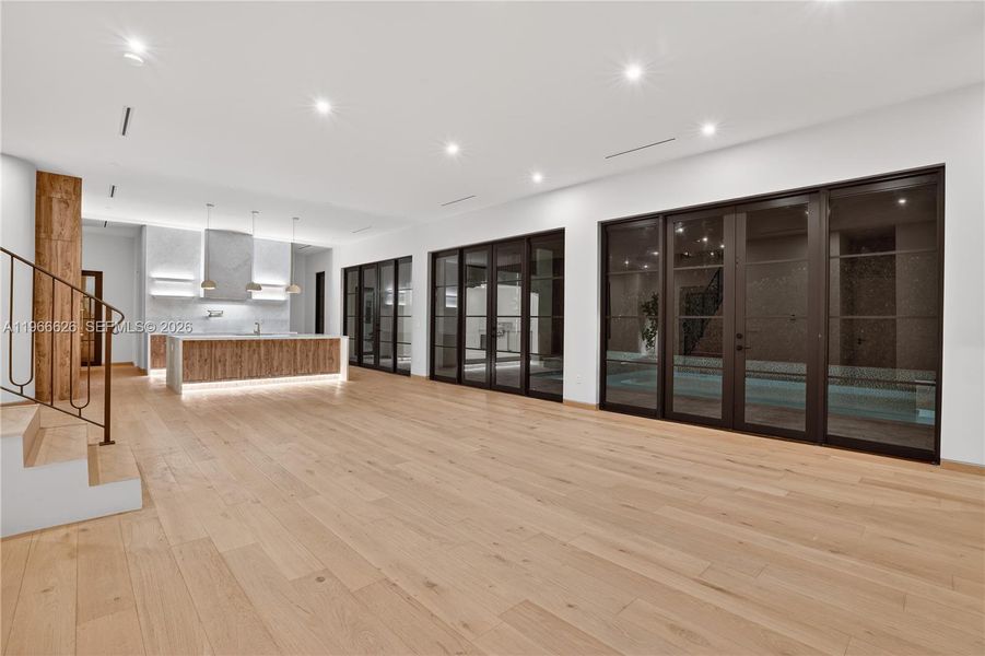 Spacious, unfurnished interior of a new home in , Coral Gables (Image 16).