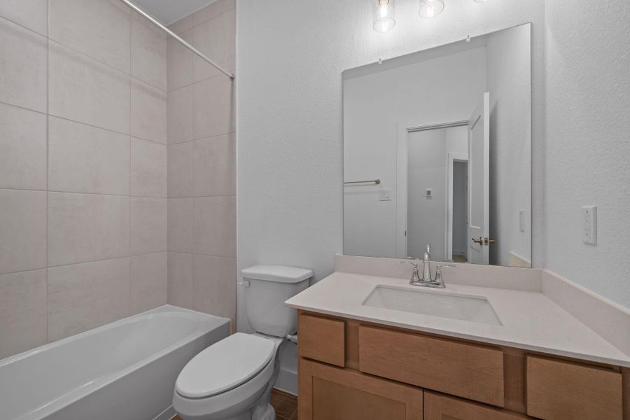 Furnished interior view inside a new home in Meridiana, Iowa Colony (Image 7).