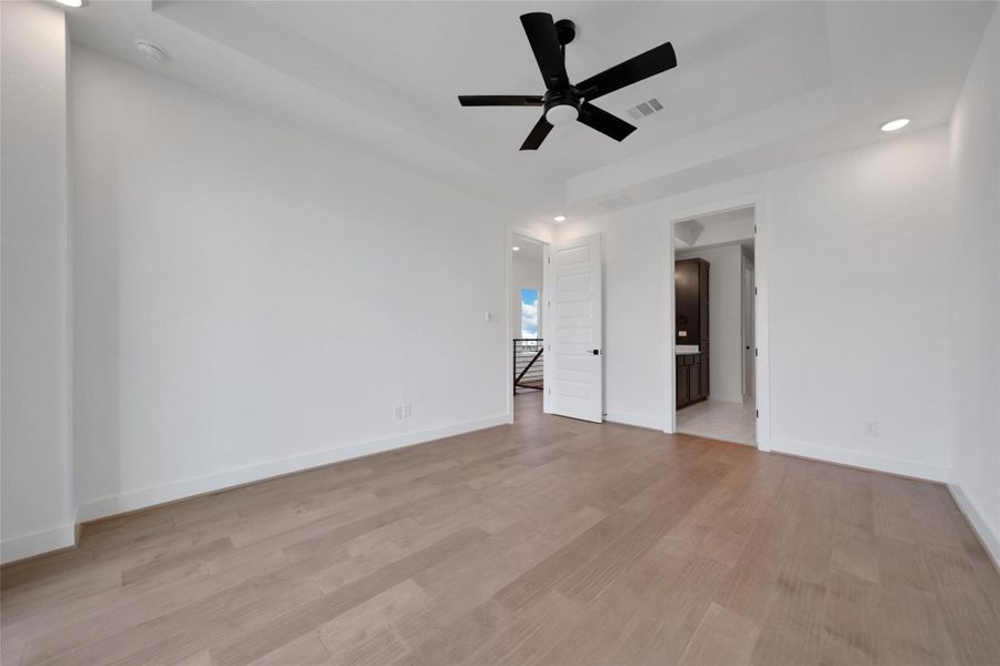 Spacious, unfurnished interior of a new home in Lago Pointe, Seabrook (Image 30). Spacious, unfurnished interior of a new home in Lago Pointe, Seabrook (Image 30).