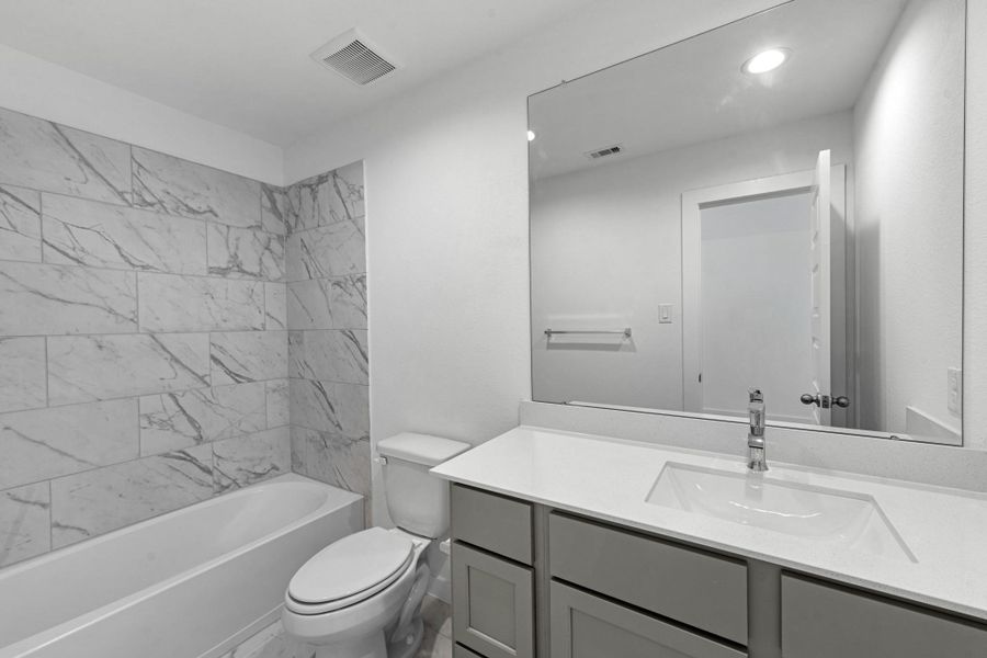 Furnished interior view inside a new home in Beacon Hill, Waller (Image 12).