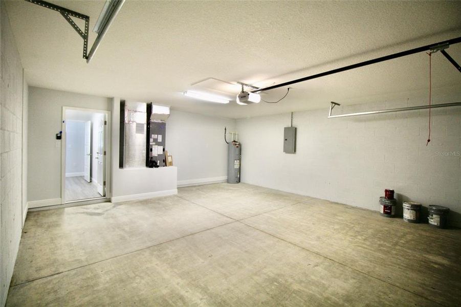 Spacious, unfurnished interior of a new home in , Ocala (Image 28).