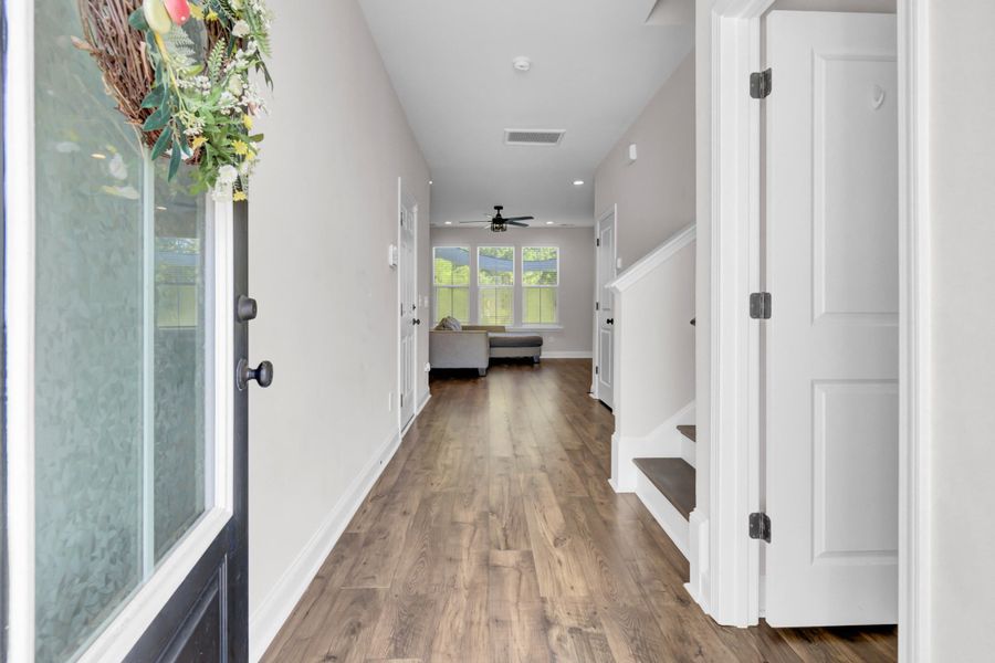 Spacious, unfurnished interior of a new home in , Goose Creek (Image 20).