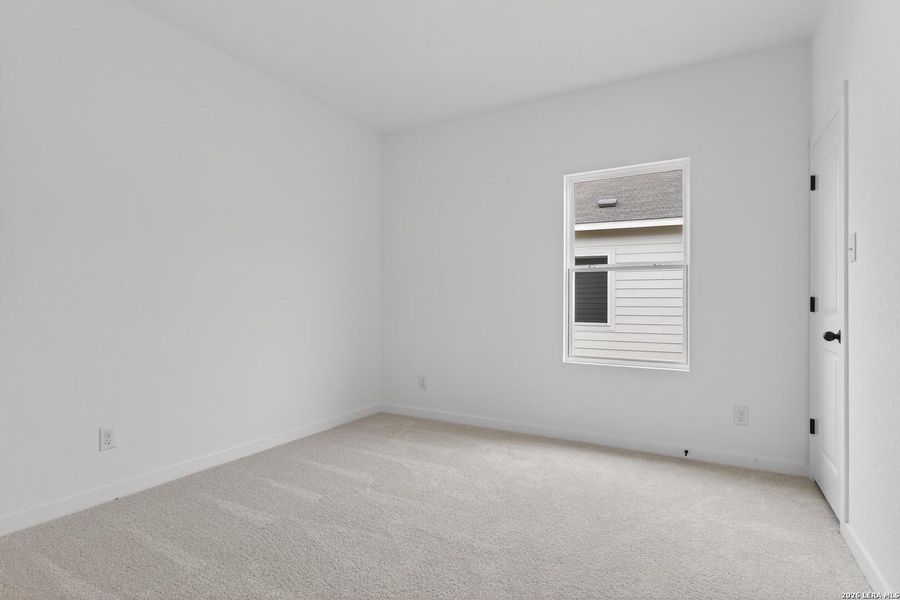 Spacious, unfurnished interior of a new home in Hennersby Hollow, San Antonio (Image 16).