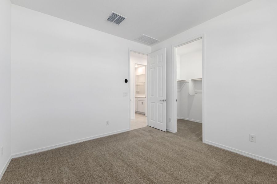 Spacious, unfurnished interior of a new home in Las Ventanas, Goodyear (Image 14).
