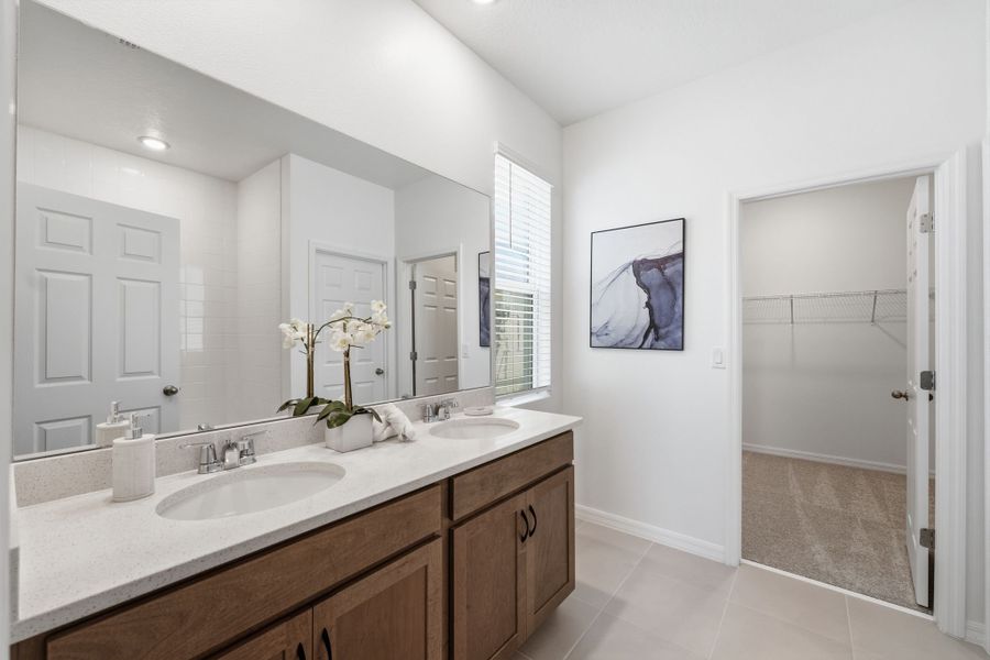 Representative furnished interior of a home built from the Haven by Risewell Homes in Cypress Bluff, Groveland (Image 15).