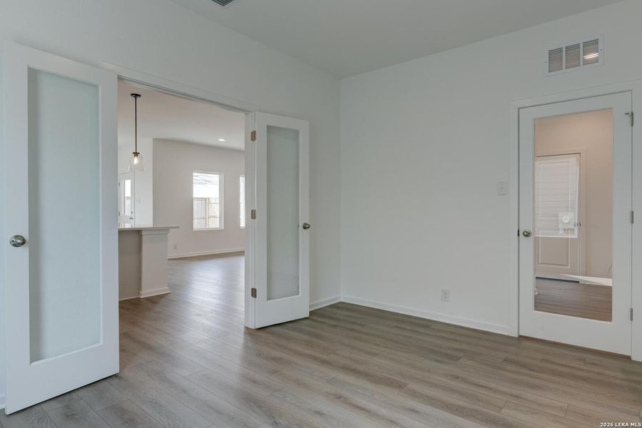 Spacious, unfurnished interior of a new home in Hennersby Hollow, San Antonio (Image 16). Spacious, unfurnished interior of a new home in Hennersby Hollow, San Antonio (Image 16).