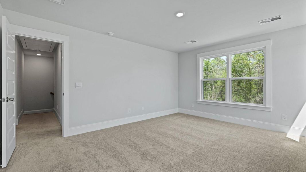 Spacious, unfurnished interior of a new home in Sheep Island, Summerville (Image 23).