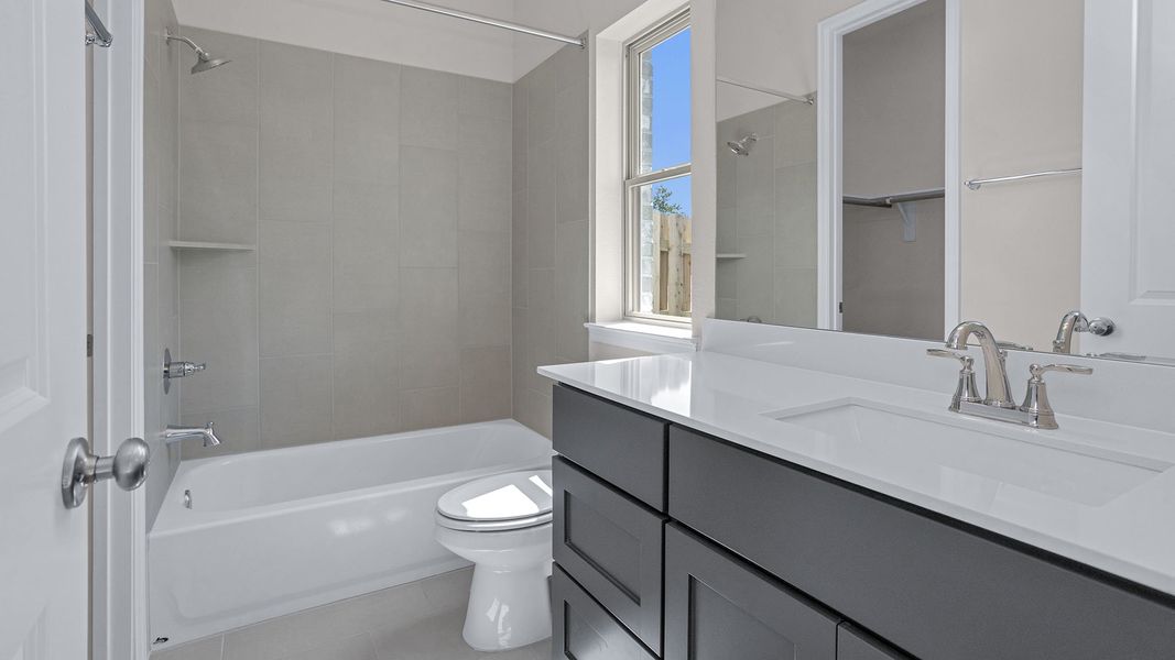 Furnished interior view inside a new home in Colton 55', Montgomery (Image 9).